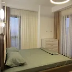 아파트 Garden Building